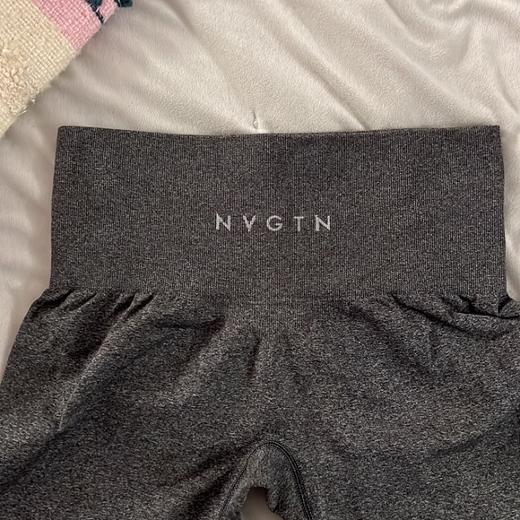 NVGTN seamless leggings in charcoal - Picture 3 of 4